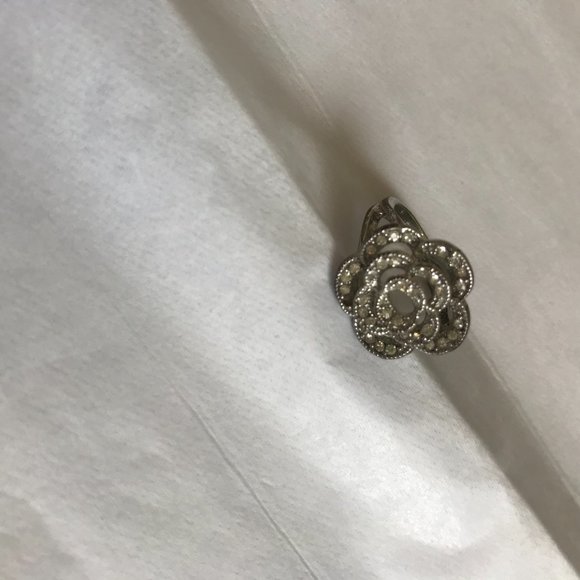 3/$15 Rose Silver Metallic Ring - Picture 2 of 4